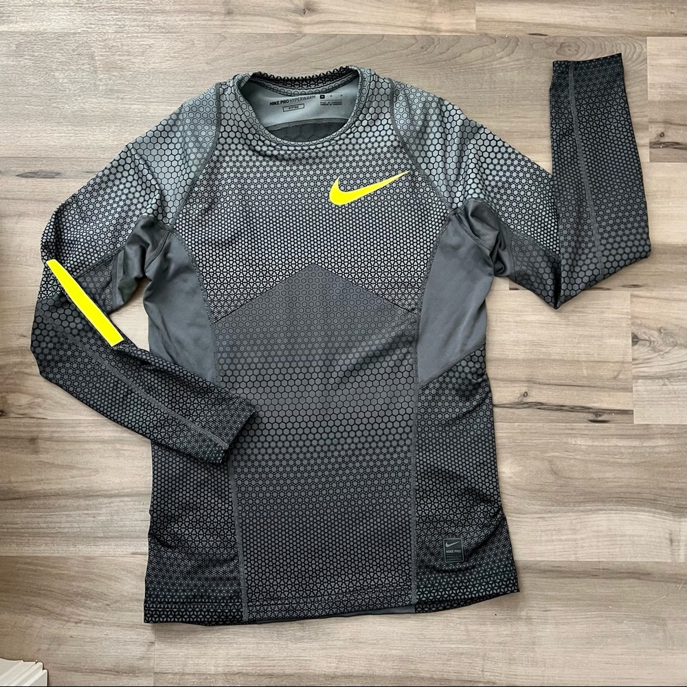 Nike top